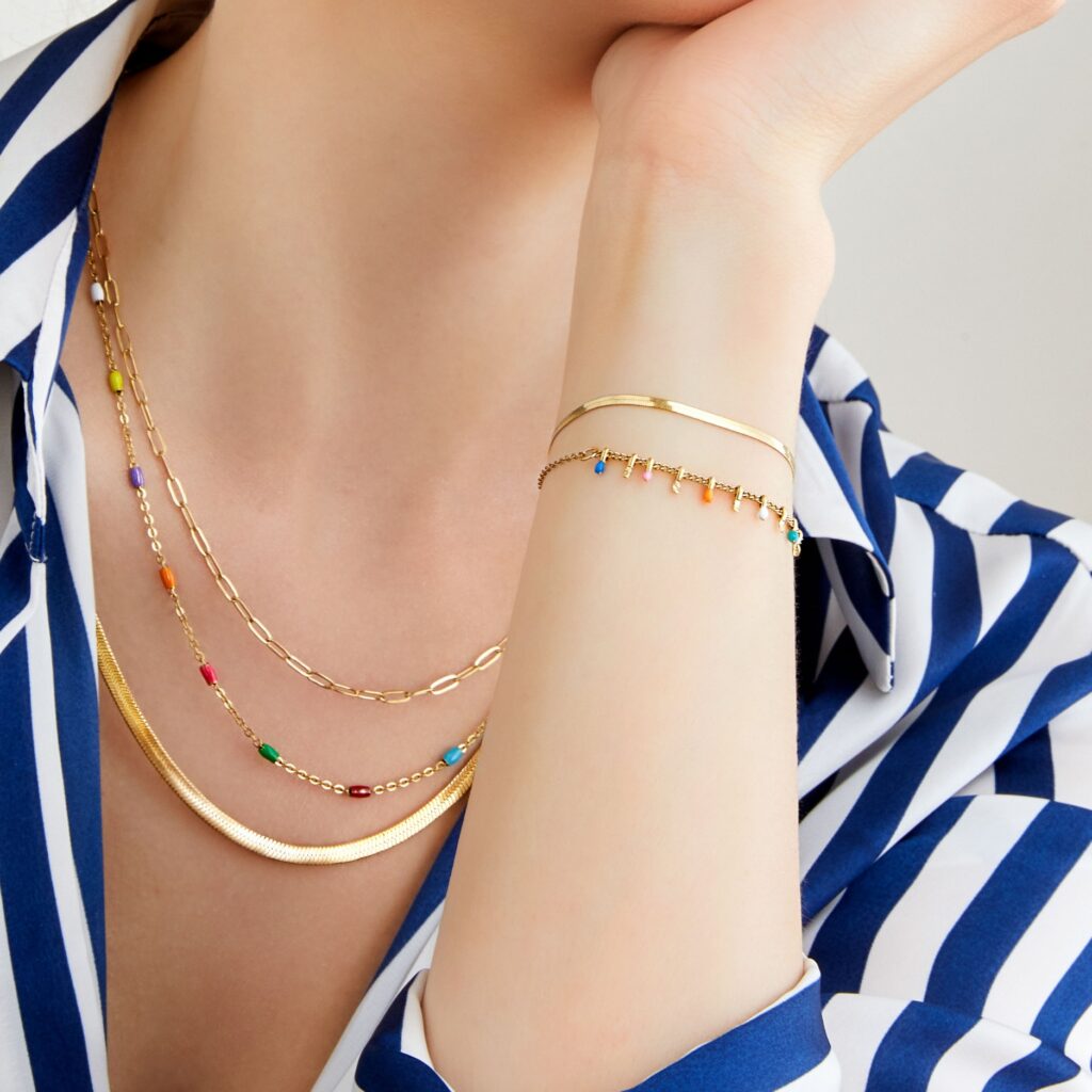 Polished and professional jewelry personality. Structured and sophisticated styles.